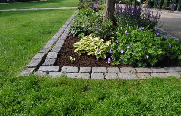 Flower Bed Mulching in Port Saint Lucie