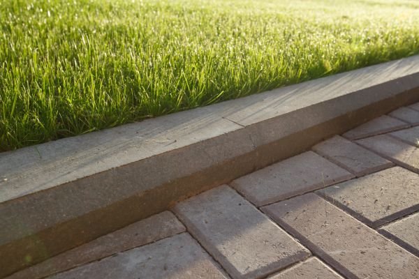 Lawn Edging Replacement in Port Saint Lucie